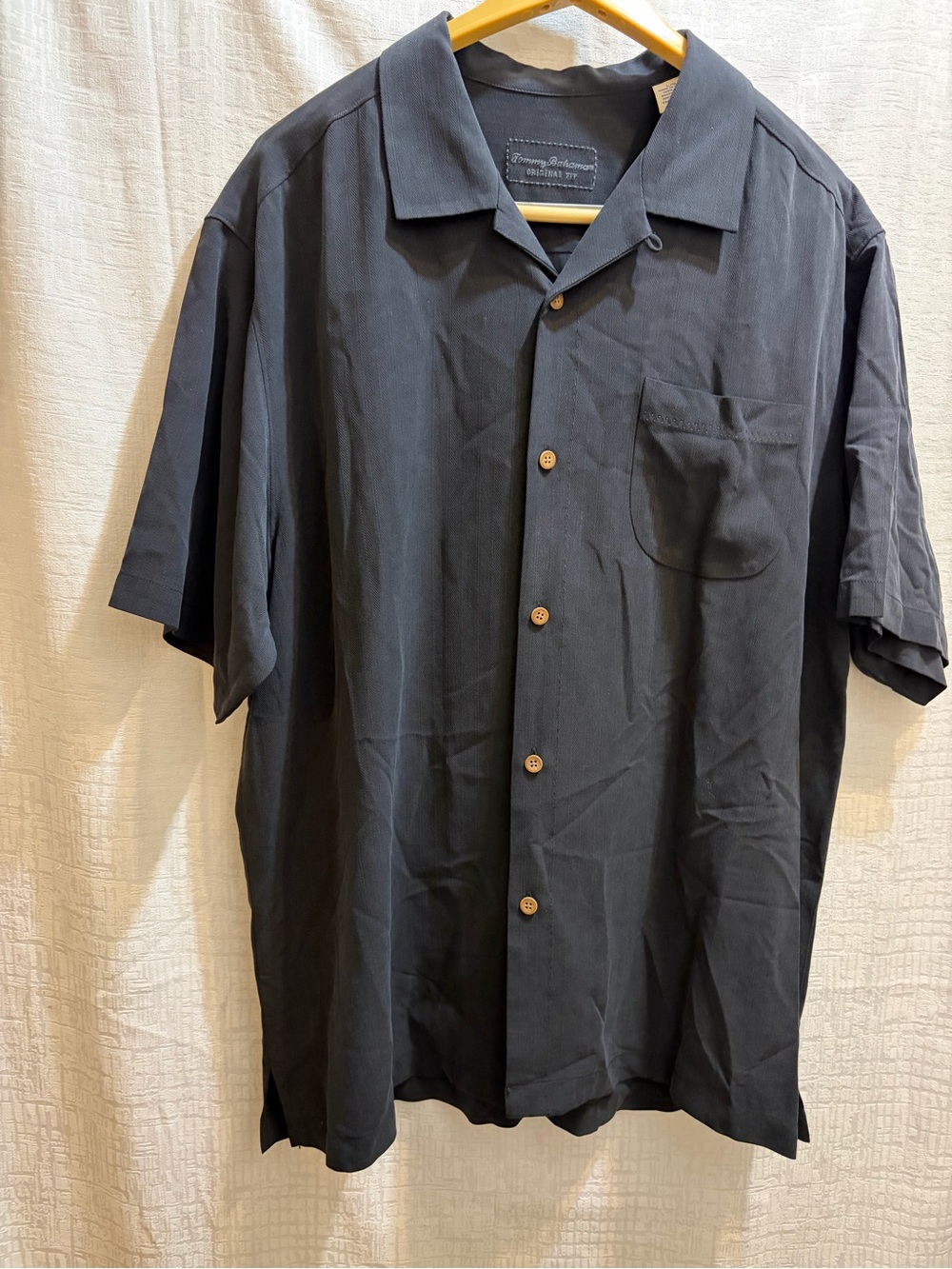 Tommy Bahama Silk Camp Shirt Mens L Black Embroidered Catch and Release Beer"